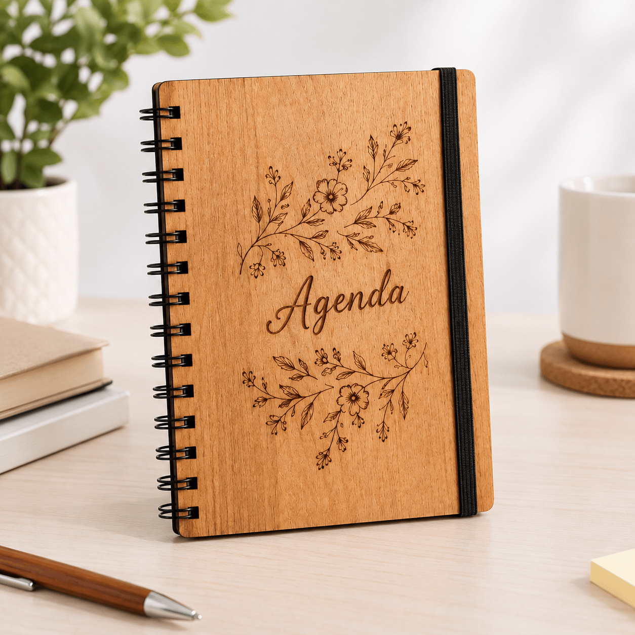 Agendă cu copertă de lemn gravată